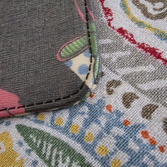 Dooney & Bourke Vintage, Rainbow Zip, Summerland, Wristlet, Heart Hangtag - Picture 5 of 10